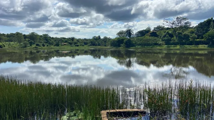 Chácara de frente pra lagoa.