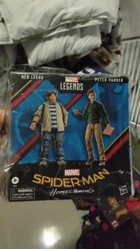 Marvel legends Ned e Peter lacrado