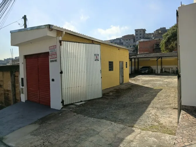 Terreno Comercial 250m² com Salão Próximo ao Centro de Itapecerica da Serra