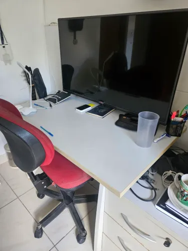 Mesa de escritorio ou Birô para estudos