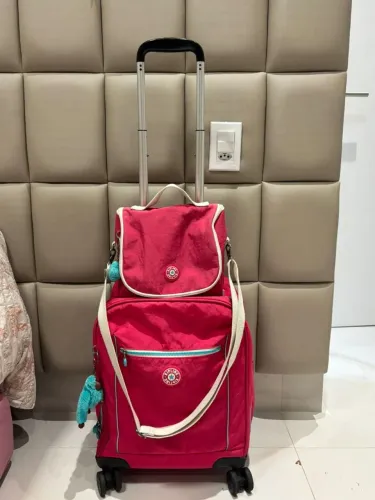Conjunto mochila de rodinha com e lancheira rosa Kipling com estojo de brinde