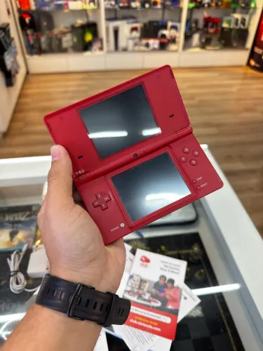 Nintendo DS i Vermelho na caixa