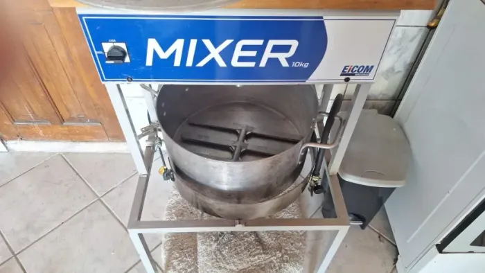 Linha completa de produção de salgado. 