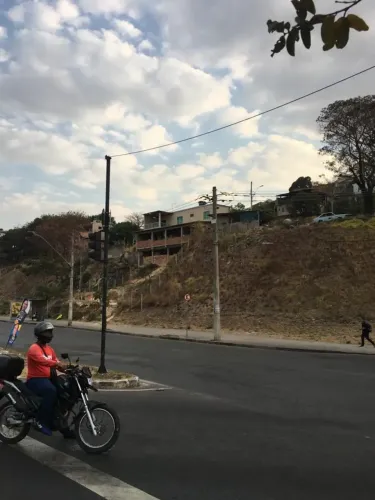 Imóvel COMERCIAL para venda tem 525 metros quadrados em Manacás - Belo Horizonte - MG