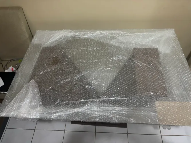 Mesa de jantar com  4 cadeiras 