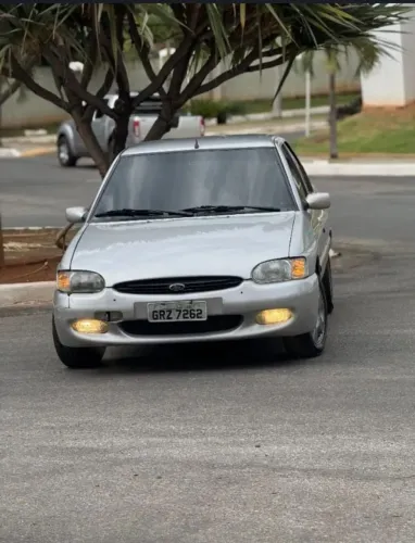 Ford Escort GL 1.6 MPI 2000