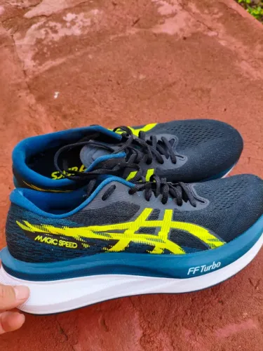 Tênis COM PLACA DE CARBONO ASICS Magic Speed 4