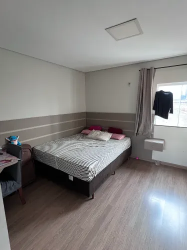 Vendo casa com ponto comercial. 