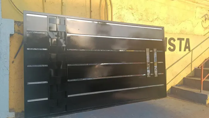 Vendo portão de garagem galvanizado instalação grátis 