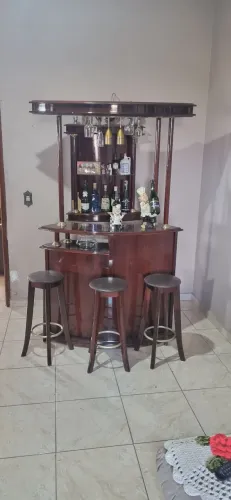 Barzinho com 3 banquetas