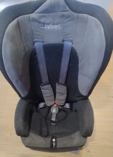 Cadeira auto infantil conservada