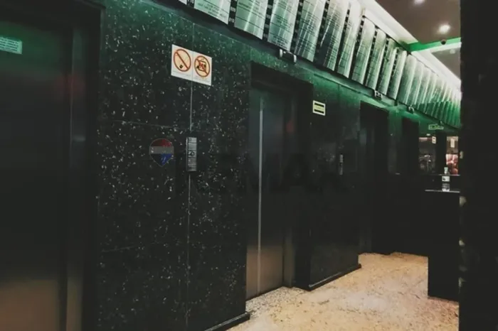 No centro histórico, localizada na Vigário José Inácio 547, sala comercial,