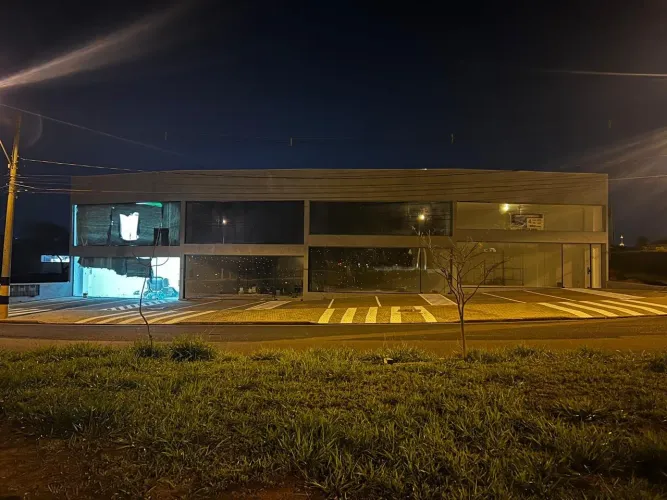 Aluga-se sala comercial na Av dos Damhas com 80m² e 2 banheiros - Próximo Oba Hortifruti d