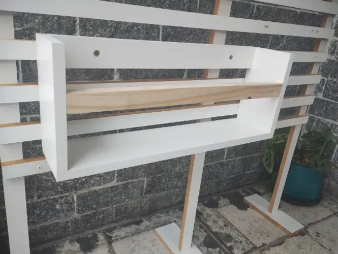 Prateleira Montessori - MDF Branco Tx e Pinus - Fabricação Própria