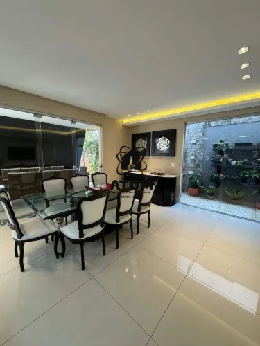 Casa com 4 suítes e piscina no condomínio Fortaleza
