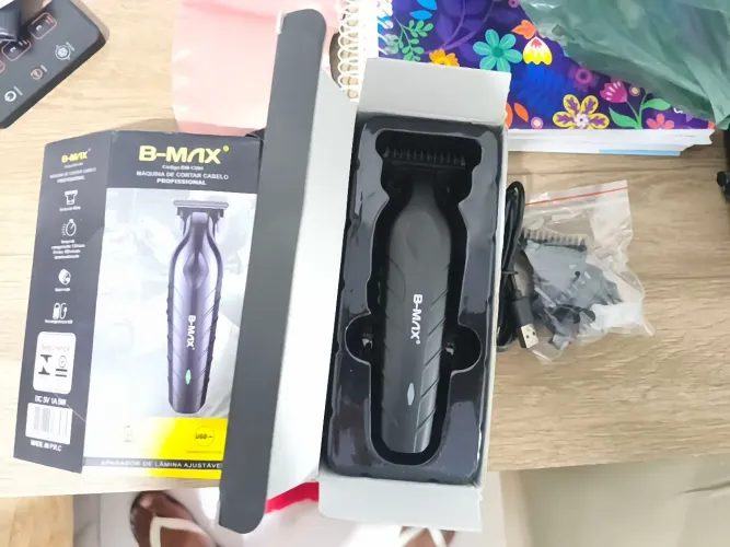 Máquina de Cortar Cabelo e Aparar Barba B-MAX Recarregável USB - Nova na Caixa