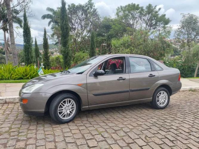 Ford Focus Sedan 2.0 16v/2.0 16V Flex 4P 2002
