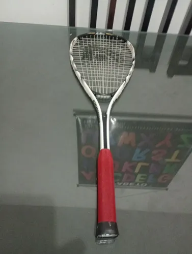 Uma raquete para praticar esporte.