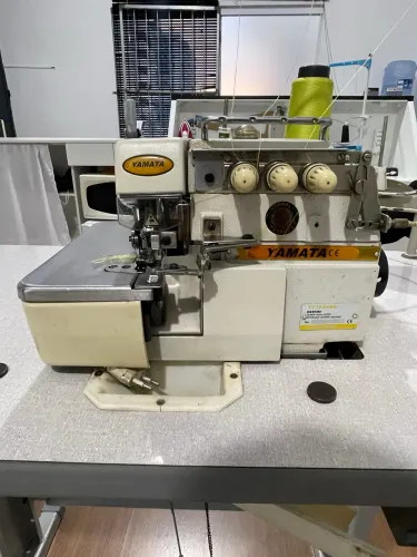 Máquina overloque 