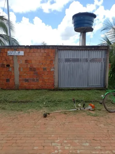 VENDO UMA CASA