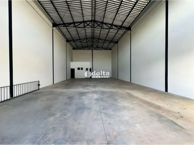 Loja disponível para locação no bairro Jardim Botânico em Uberlândia-MG