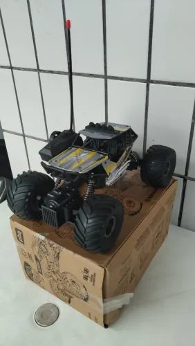 Carrinho Off-Road com Controle Remoto e Fumaça