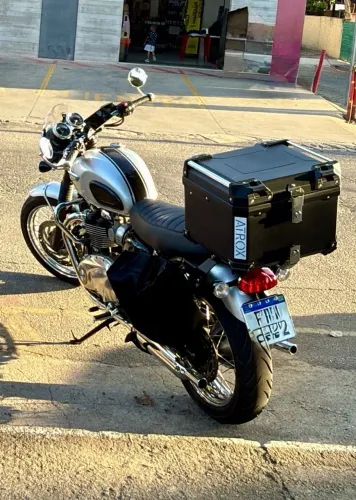 Bonneville t120