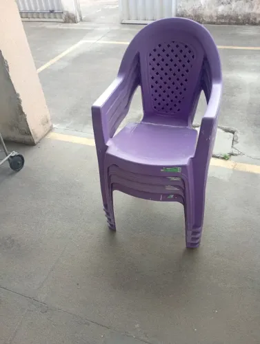 Mesa e cadeiras plástica