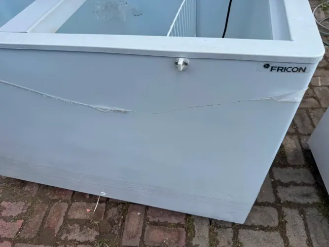 Freezer de 411 litros da fricon