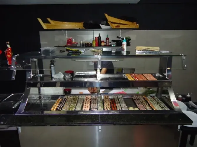 Balcão de sushi buffet quentes e refrigerados
