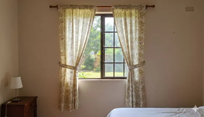 Cortina duas partes 2,40×1,50 cm usada 2 vezes