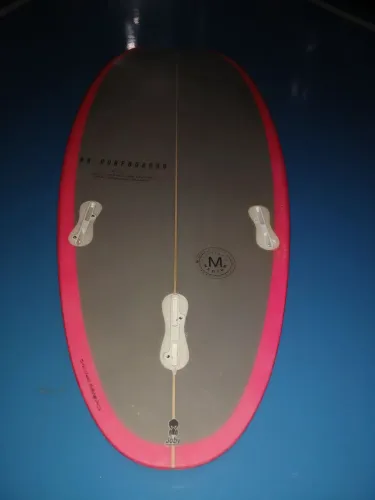 Prancha de surf 6'1 com 32 litros em ótimo estado. RK Pocket