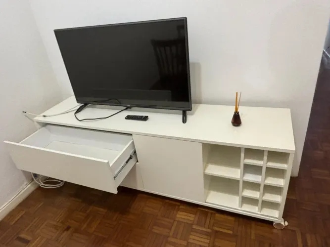 Rack branco com gavetas em excelente estado