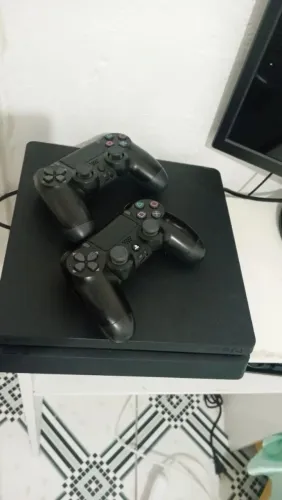 PLAYSTATION 4