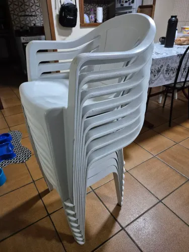 Cadeira de Plástico Branca Tipo Poltrona c/ Braço (Avulsa ou Lote)