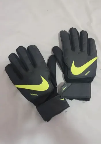 Luva de goleiro nike
