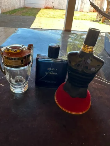 Coleção de Frascos Originais de Perfumes Importados (Invictus, Bleu de Chanel e Jean Paul