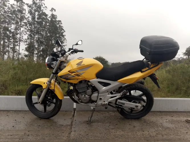 Vendo Honda Twister 2006