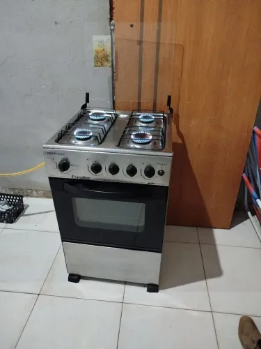 Fogão 04 Bocas Inox Semi novo todo em Perfeito Estado Funcionando todas as Bocas e Forno