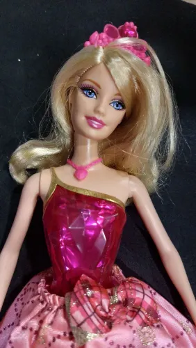 Boneca Barbie escola de princesas