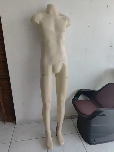 Vendo manequim  contato * zap
