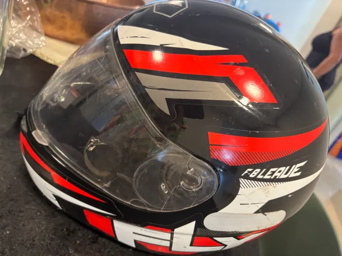Capacete FLY. TAM 64cm.