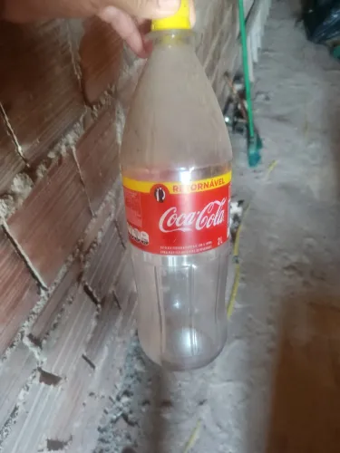 Vasilhames de coca cola 2 litros temos 2 caixas