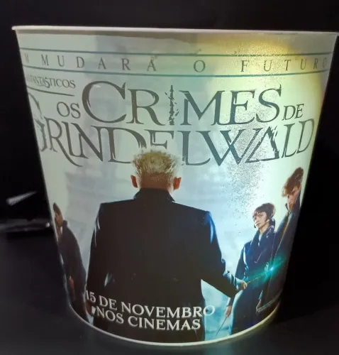 balde de pipoca promocional do filme Animais Fantásticos: Os Crimes de Grindelwald. 