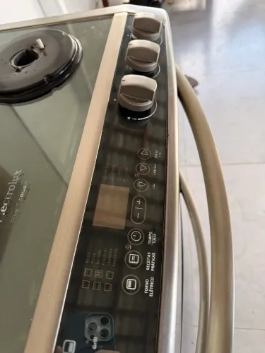 Fogão Electrolux 76GDX Inox 5 bocas, Duplo Forno, Mesa de Vidro, Grill e Painel Digital