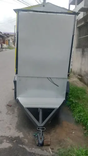 Trailer reformado pronto para trabalhar