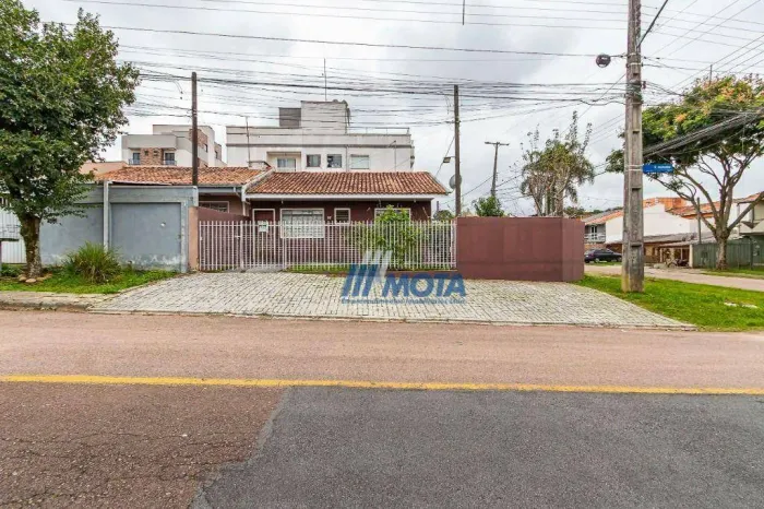 Ótima casa no Cajuru para alugar.