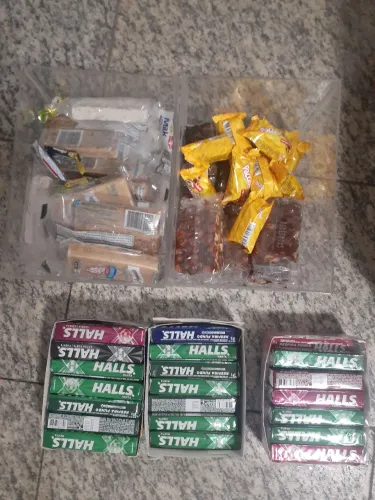 Vendo Halls e Doces R$ 1,00