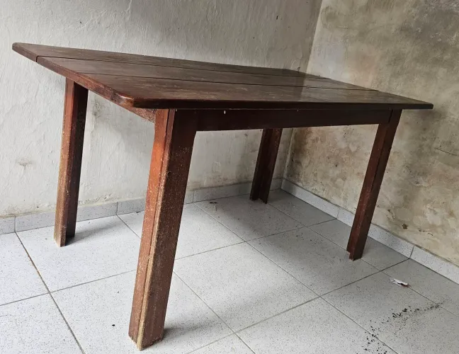 Mesa de Madeira com 6 cadeiras