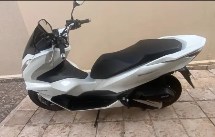 Honda PCX DLX 2024 - 11.700 km 